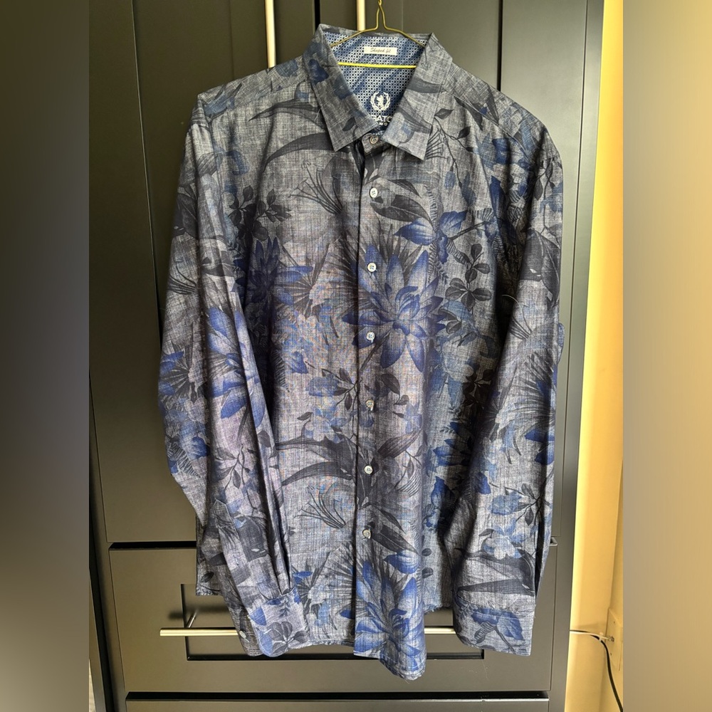 Bugachi -EXCELLENT COND  -gray,blue,black 100% cotton floral print shirt sz L